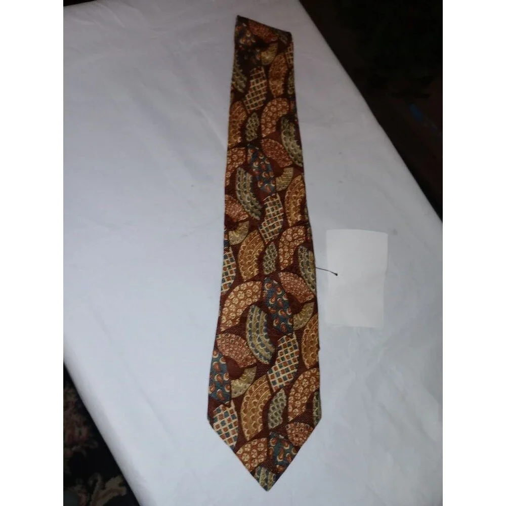 Burberrys of London Paisley Artistic Geomtric Arches 100% Silk Classic Neck Tie